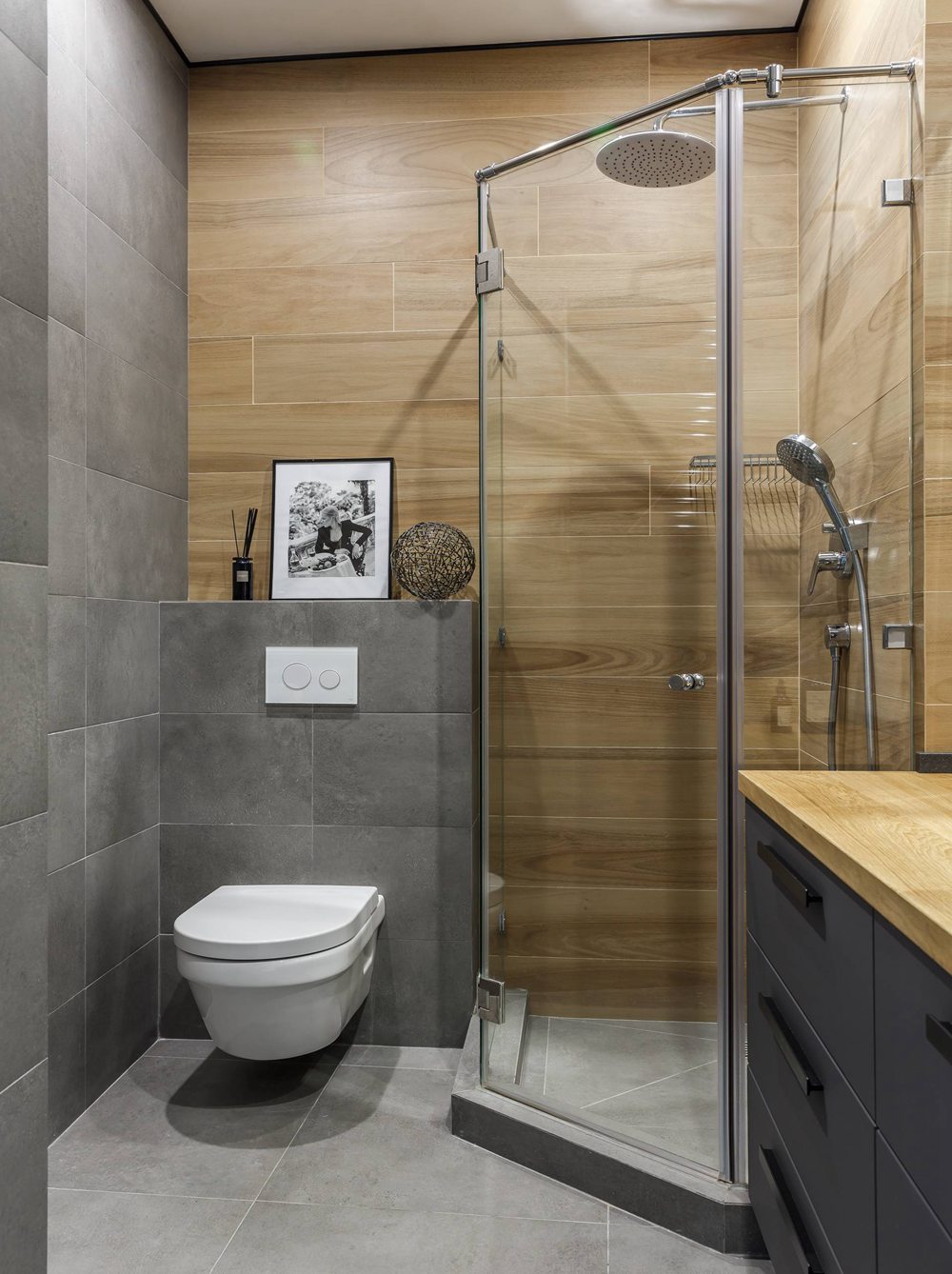 Medium Gray-Brown Bathroom