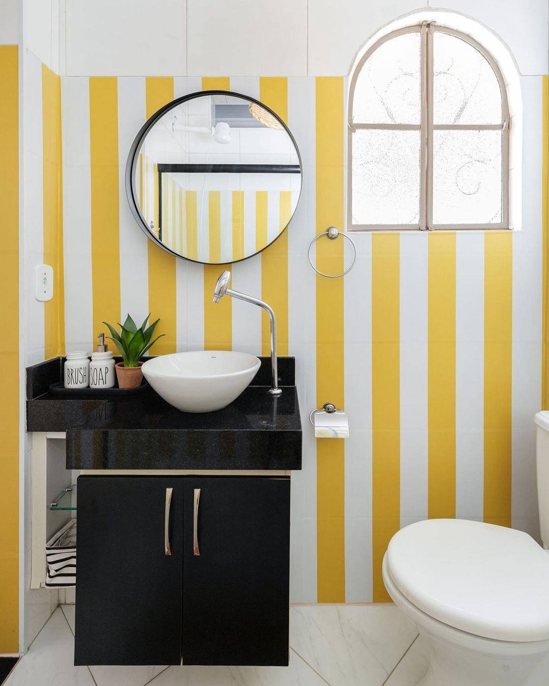 Yellow Paint Colors for Small Bathrooms